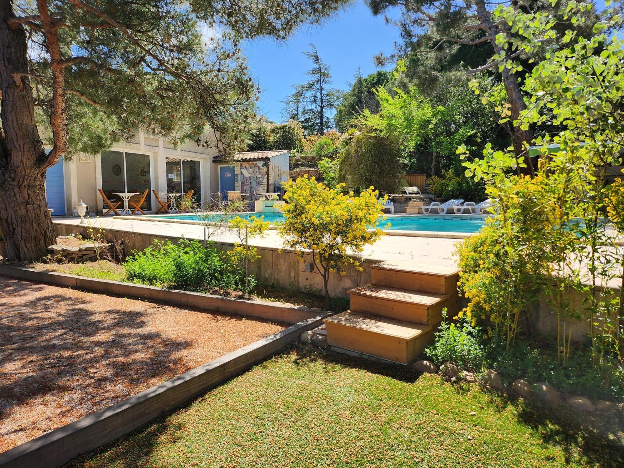 Domaine Les Gendalis Saint-Saturnin-lès-Avignon Exterior foto